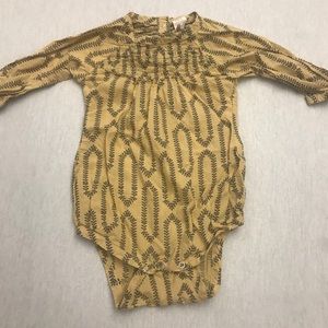Kate Quinn bodysuit 6-12 mo GUC